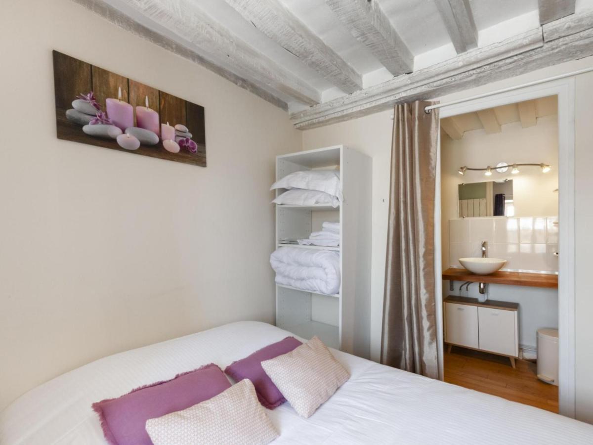 Heritage Apartment In Bayeux Near Museum Of Art Room photo